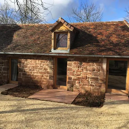 Countryside Tiny House Near Chateau De Hautefort بيت للعطل