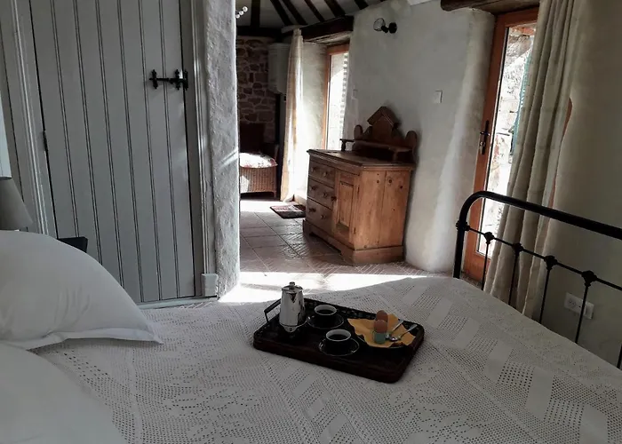 Countryside Tiny House Near Chateau De Hautefort